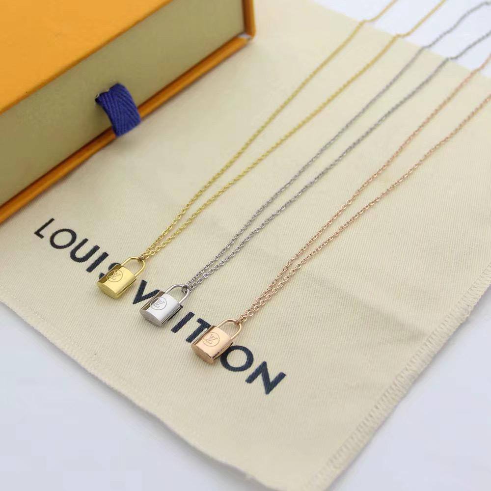 BVLGARI SET 
MASTER ✨💫
NECKLACE BANGLE EARRING RING
480 DHS✅ ⭐

WITH BOX AND PAPER BAG🎁🛍️
WITH MASTER BOX AND PAPER BAG CARD🎁🛍️
580 DHS✅

Zain89
♥️♥️♥️