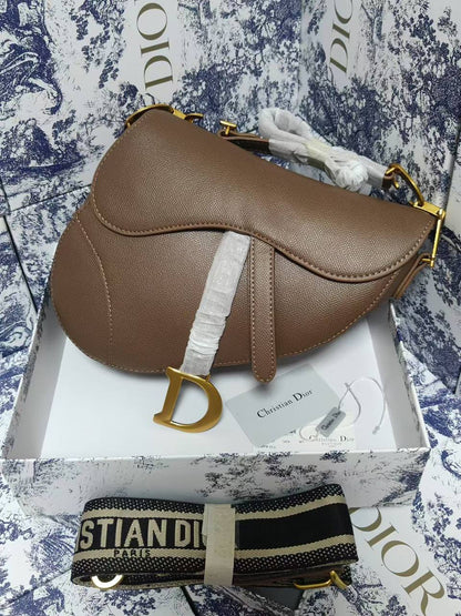 Dior 

with box
🎁🎁🎁

115 dhs🪙🌨️

Zain177
♥️♥️♥️