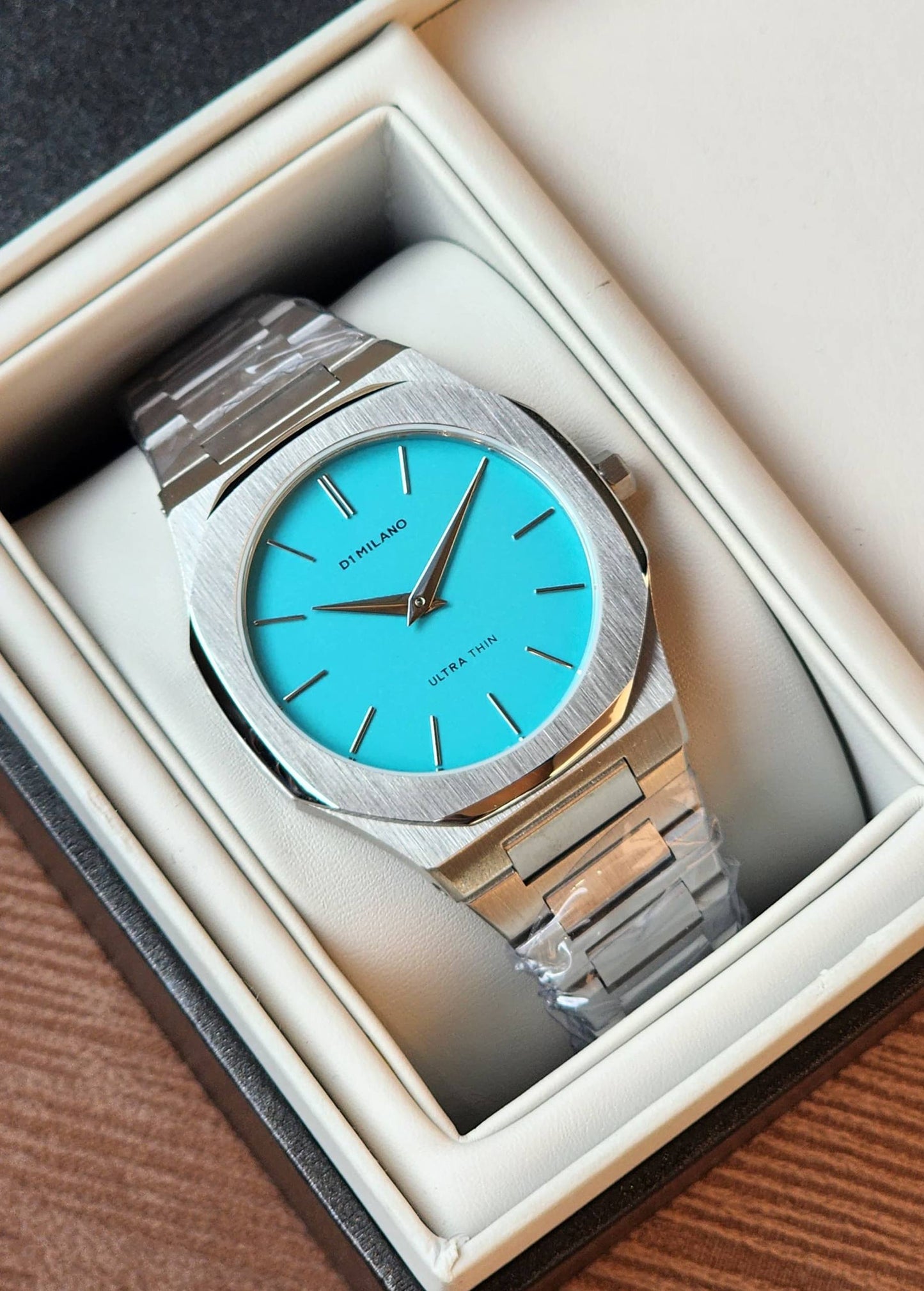 D1 Milano watch for men 
good quality 
260 dhs❣️

Zain59
♥️♥️♥️