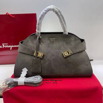 FERRAGAMO  
COPY ONE
270 dhs🪙

Zain39
♥️♥️♥️