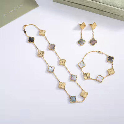 VCA
250 dhs🪙💕 SET 

Necklace Bracelet Earrings WITH Good Box And Paper Bag
🎁🎁🎁

Zain89
♥️♥️♥️