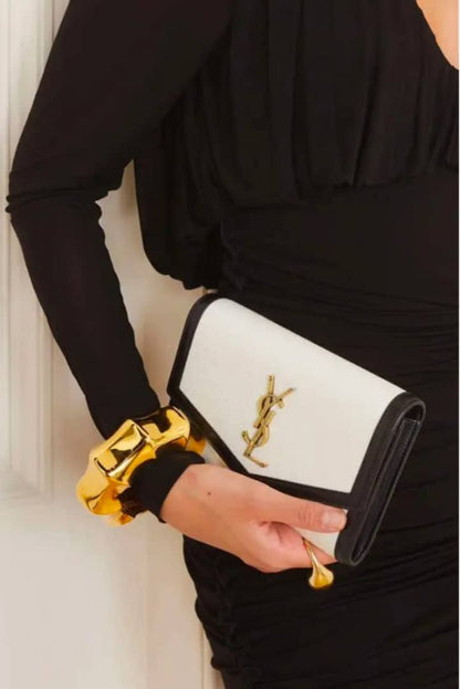 YSL
90 dhs✅

with box
🎁🎁🎁

size 22cm

Zain26
♥️♥️♥️