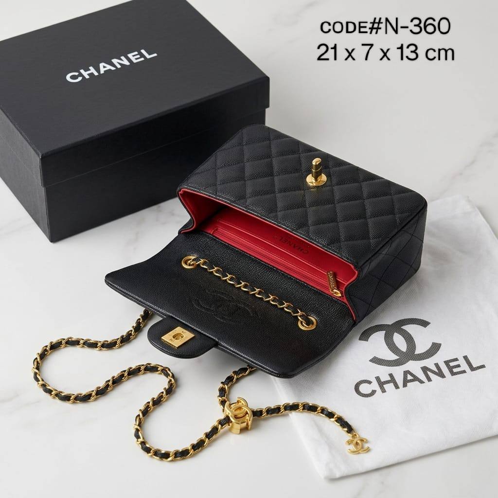 CHANEL Classsic
Flap Cross/shoulder bag
With Ball press adjustable
Chain belt strap
Size : 18 cm
With BOX 

100 dhs🇦🇪🇦🇪

Zain239
♥️♥️♥️