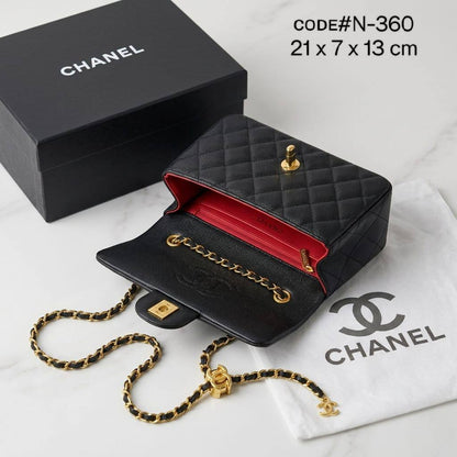 CHANEL Classsic
Flap Cross/shoulder bag
With Ball press adjustable
Chain belt strap
Size : 18 cm
With BOX 

100 dhs🇦🇪🇦🇪

Zain239
♥️♥️♥️