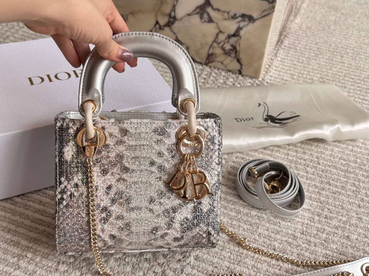 Dior
Master
420 dhs🇦🇪

Zain10
♥️♥️♥️