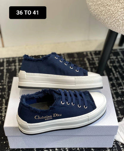 DIOR SHOES 
GOOD QUALITY 
105 dhs👑

Zain40
♥️♥️♥️