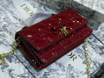 Dior
120 dhs💓
with box

Zain175
♥️♥️♥️