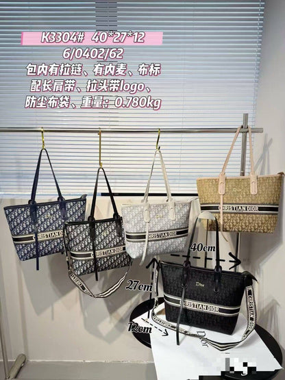 CHRISTIAN DIOR
sʜᴏᴜʟᴅᴇʀ ᴛᴏᴛᴇʙᴀɢ
ᴄᴀɴᴠᴀss & ʟᴇᴀᴛʜᴇʀ ᴍᴀᴛᴇʀɪᴀʟ
ᴡɪᴛʜ ʟᴏɴɢ ʙᴇʟᴛ sᴛʀᴀᴘ
sɪᴢᴇ: 40 cm

75 dhs❣️

Zain31
♥️♥️♥️