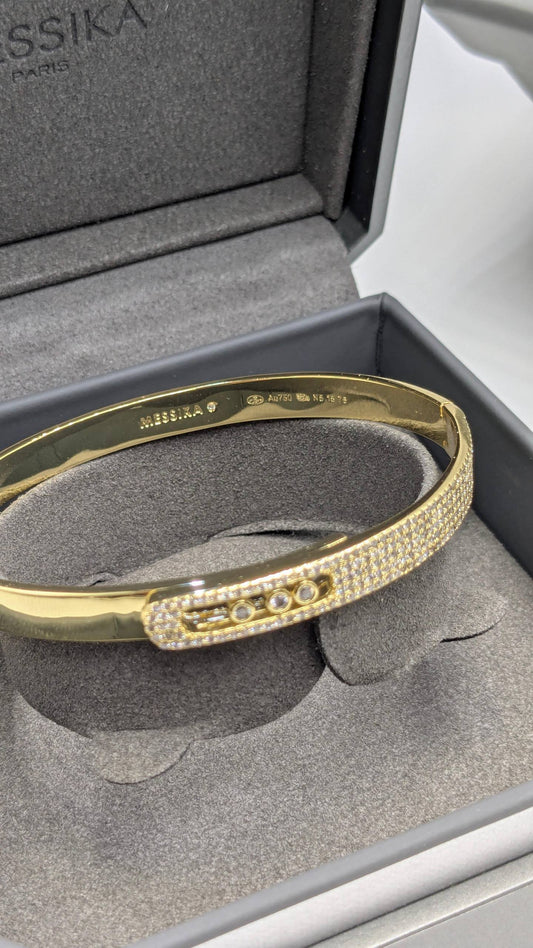 Messika Bangle

120 dhs👑

Zain210
♥️♥️♥️