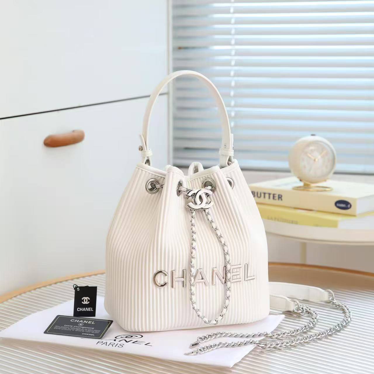 Chanel  
Good quality 
100 dhs✅

Zain232
♥️♥️♥️
