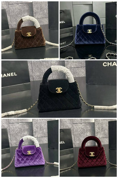 Chanel
100 dhs🇦🇪🇦🇪
with box
size 19×6×11cm

Zain42
♥️♥️♥️