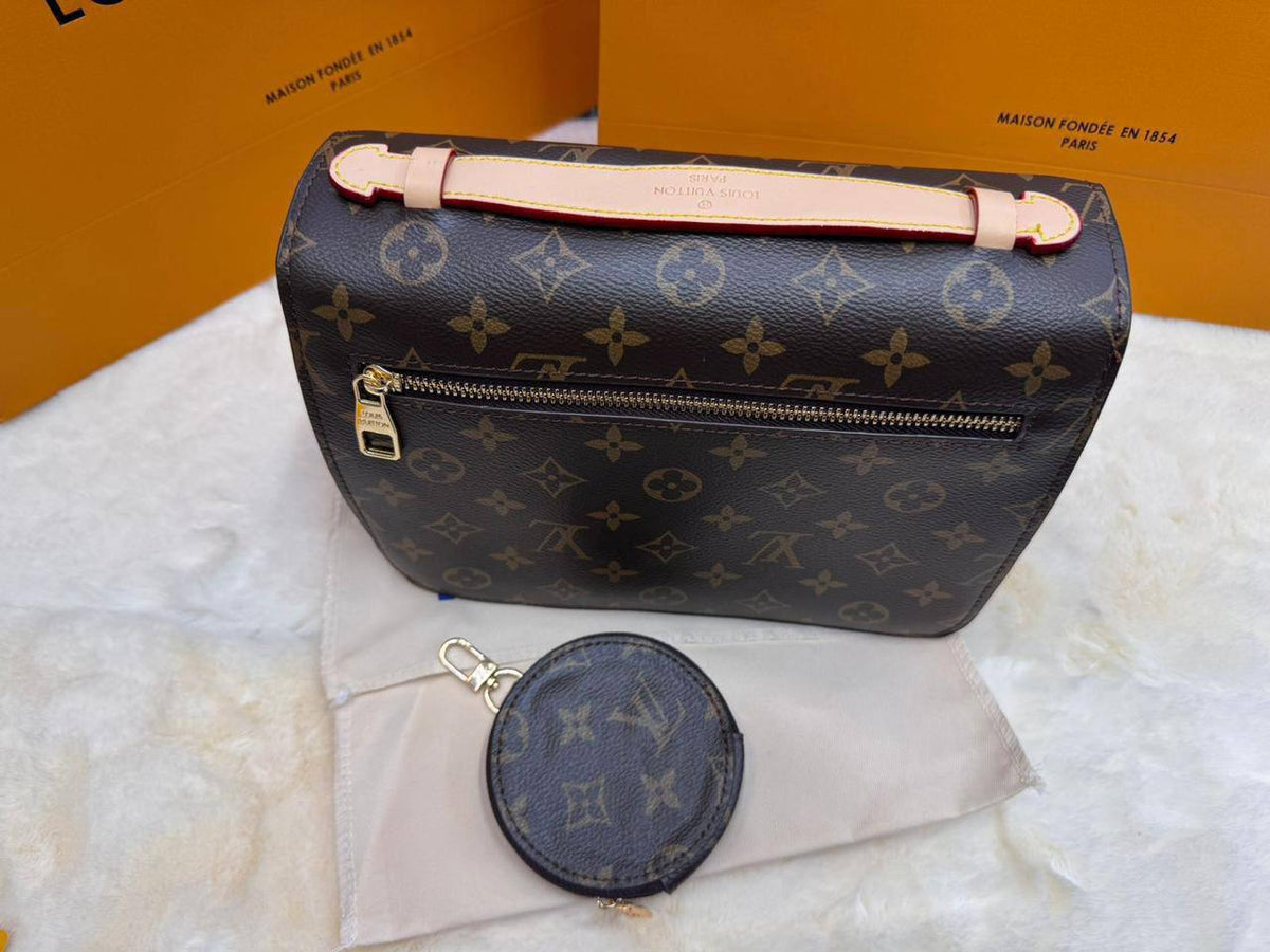 LV
ᴘᴏᴄʜᴇᴛᴛᴇ Mᴇᴛɪs
ᴏᴜᴛsɪᴅᴇ ᴢɪᴘᴘᴇᴅ ᴘᴏᴄᴋᴇᴛ
𝟑ᴄᴏᴍᴘᴀʀᴛᴍᴇɴᴛ
sᴛʀᴀᴘ ʀᴇᴍᴏᴠᴀʙʟᴇ,ᴀᴅᴊᴜsᴛᴀʙʟᴇ
ᴡɪᴛʜʙᴏx
🎁🎁🎁

ʟᴇᴀᴛʜᴇʀ
sɪᴢᴇ:25ᴄᴍ
105 dhs🪙💚

Zain56
♥️♥️♥️