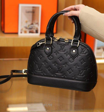 LV
Alma 
Good Quality 
With Box 
🎁🎁🎁

90 dhs✅

Zain250
♥️♥️♥️