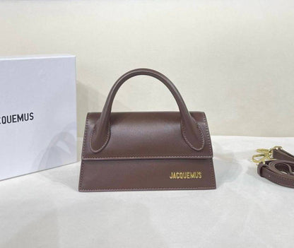 Jacquemus 
Good Quality 
With Box 
🎁🎁🎁

105 dhs🪙🌨️

Zain250
♥️♥️♥️