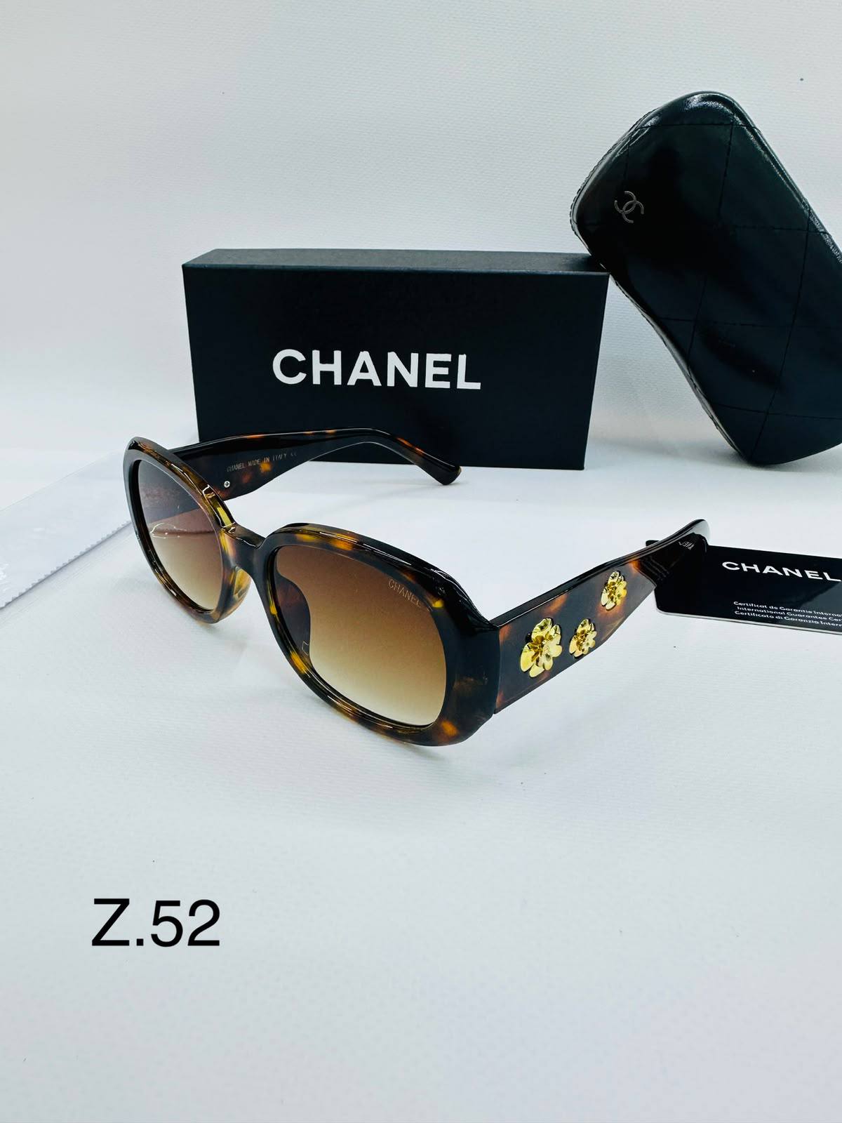 CHANEL
Sunglasses 💥
Copy 1️⃣ 
good quality 💯
With original boxes  🗃️ 
60 dhs✅

Zain216
♥️♥️♥️