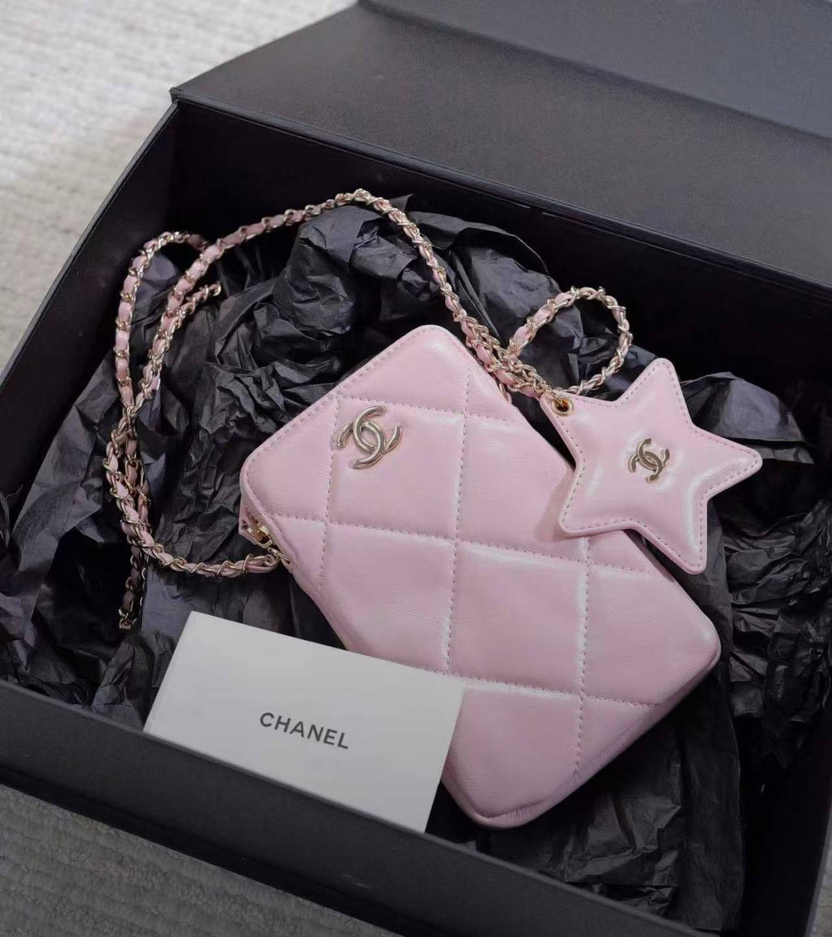 Chanel
85 dhs🇦🇪🇦🇪

Zain26
♥️♥️♥️