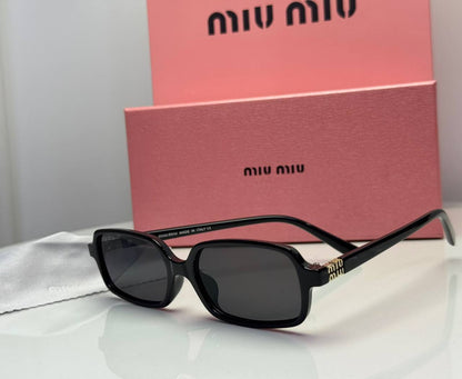 MIUMIU

65 dhs🇦🇪🇦🇪

Good quality 

Zain182
♥️♥️♥️