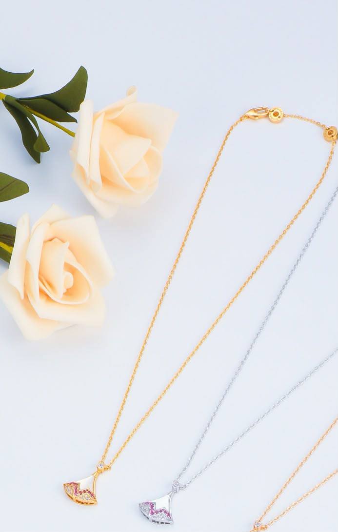 Bvlgari Set* 🪎
Necklace 
Earrings 
*Master Quality* 💎

*120* AED normal box 📦

Zain48
♥️♥️♥️