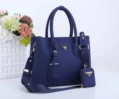 Prada 
Good Quality 
115 dhs🪙💕

Zain250
♥️♥️♥️