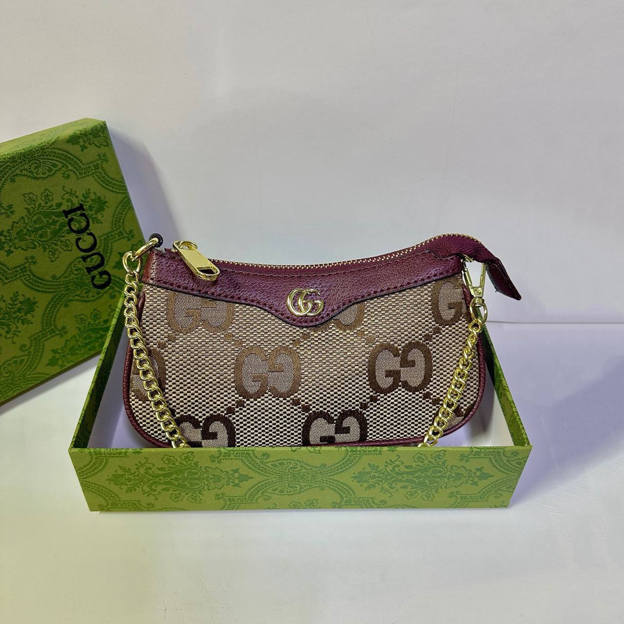 GUCCI 
GOOD QUALITY 

WITH BOX 🎁🎁🎁

80 dhs🇦🇪

Zain39
♥️♥️♥️