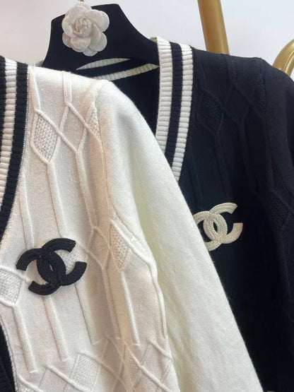 *CHANEL*
Women’s Set
Master Quality 
SML
380 dhs🪙🌨️

Zain276
♥️♥️♥️