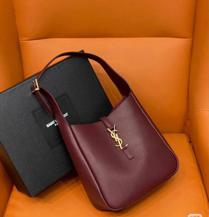 YSL

Good QUALITY 

SIZE：23cm
100 dhs🇦🇪🇦🇪

Zain04
♥️♥️♥️