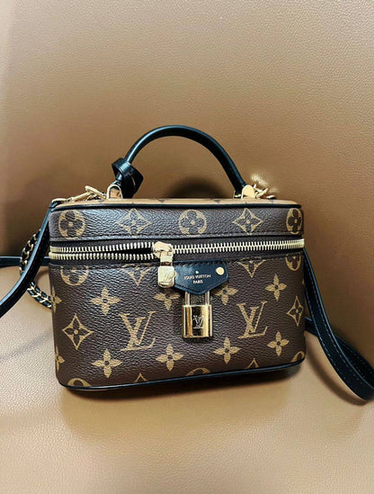 LV

95 dhs✅

With the box🎁🎁🎁

Zain35
♥️♥️♥️
