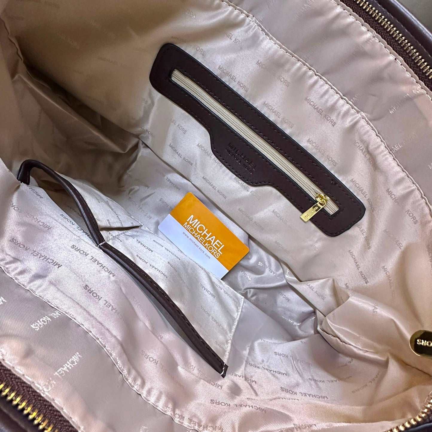 MK 
GOOD QUALITY 
WITH POUCH  
110 dhs🇦🇪🇦🇪

Zain39
♥️♥️♥️