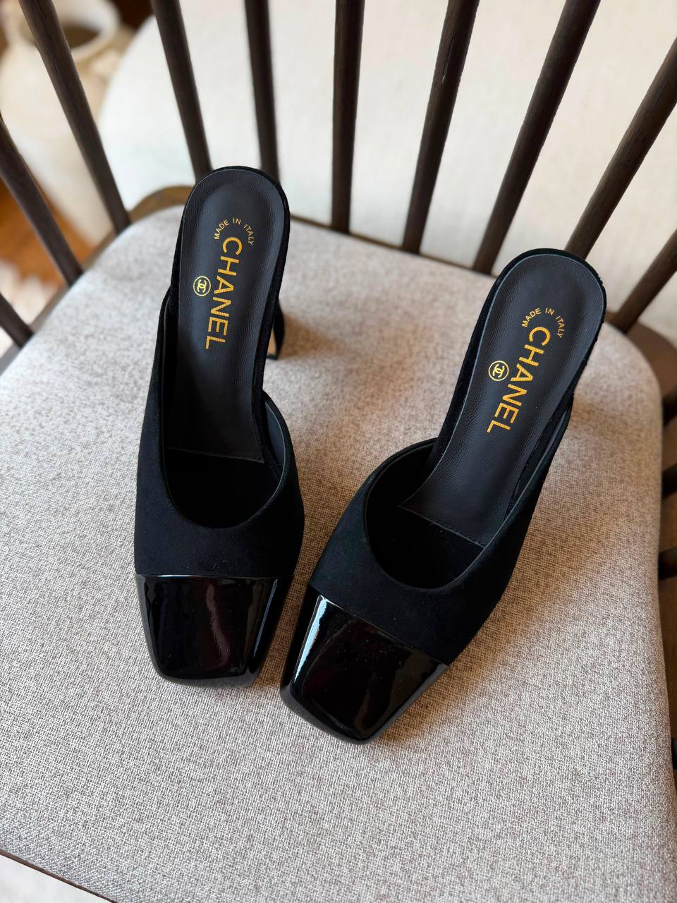 Chanel 
𝑨𝑨𝑨 𝑸𝒖𝒂𝒍𝒊𝒕𝒚
𝑺𝒊𝒛𝒆 𝟑5 𝒕𝒐 𝟒2
490 dhs✅

Zain81
♥️♥️♥️