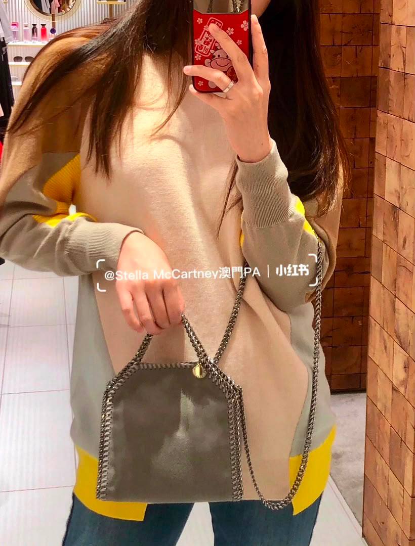 Stella
110 dhs🇦🇪🇦🇪
Size：20cm
good-quality with box

Zain35
♥️♥️♥️