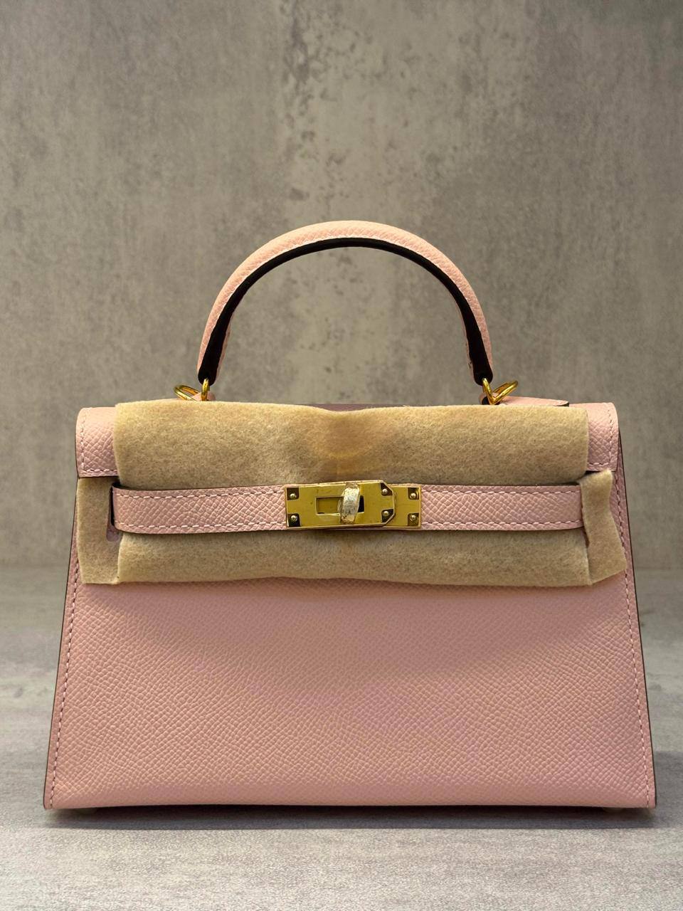 Hernes
𝐇𝐞𝐫𝐦𝐞𝐬 𝐌𝐢𝐧𝐢 𝐊𝐞𝐥𝐥𝐲 𝟏𝟗𝐜𝐦 
𝐇𝐚𝐧𝐝 𝐌𝐚𝐝𝐞 
1350 dhs✅🖤🌴

ETAG4
♥️♥️♥️