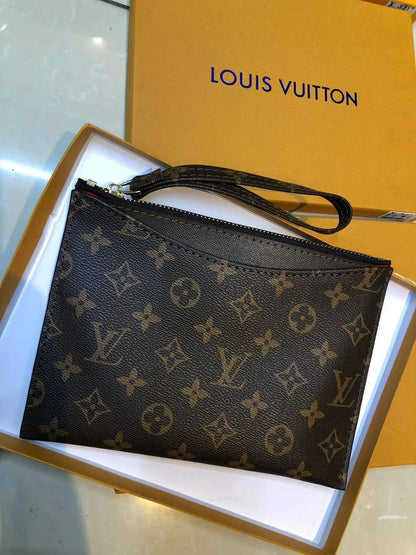 LV Clutch
55 dhs🗽

with box
🎁🎁🎁

Zain90
♥️♥️♥️
