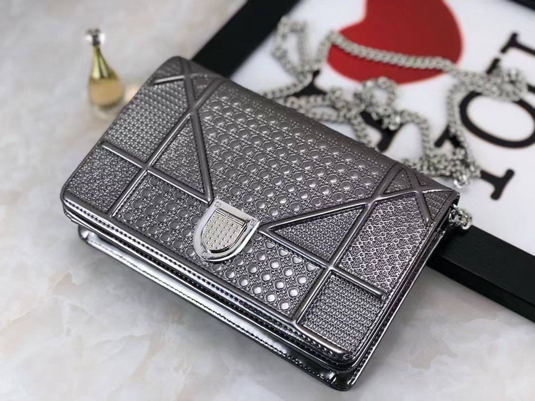 Dior Diorama Flap Bag Cannage Embossed✅*
*Size 20 cm*
For Price 👇 WTSP Text Zain 0568585901

Zain274
♥️♥️♥️