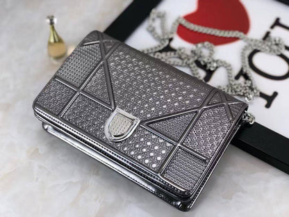 Dior Diorama Flap Bag Cannage Embossed✅*
*Size 20 cm*
For Price 👇 WTSP Text Zain 0568585901

Zain274
♥️♥️♥️