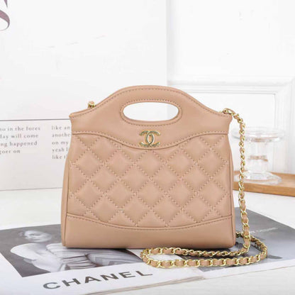 CHANEL 

GOOD QUALITY 

WITH BOX 
🎁🎁🎁

90 dhs💓

Zain39
♥️♥️♥️