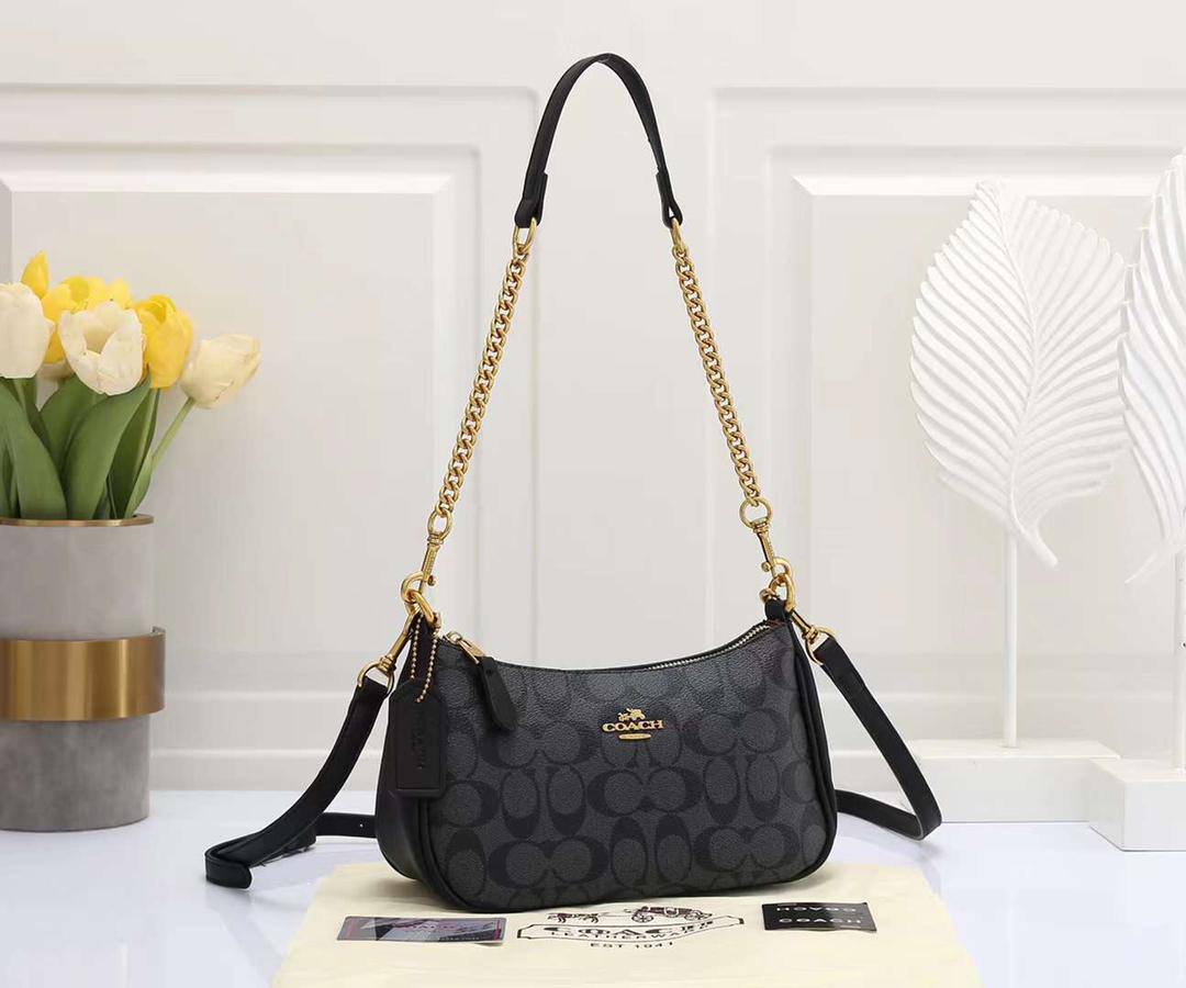 Coach
75 dhs✅
size 24×8×15cm

Zain42
Zain213
♥️♥️♥️