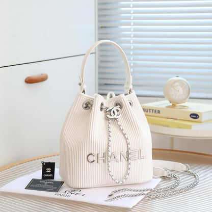 Chanel

With box 
 🎁🎁🎁

110 dhs💓

Zain136
♥️♥️♥️