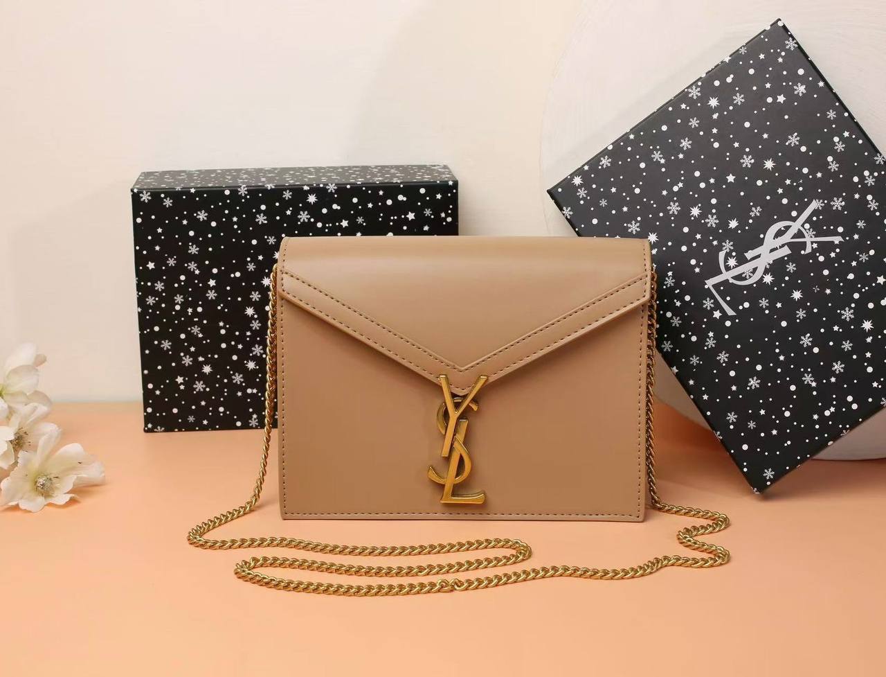 YSL 
GOOD QUALITY 
WITH BOX
🎁🎁🎁

100 dhs✅
SIZE: 22cm

Zain39
♥️♥️♥️