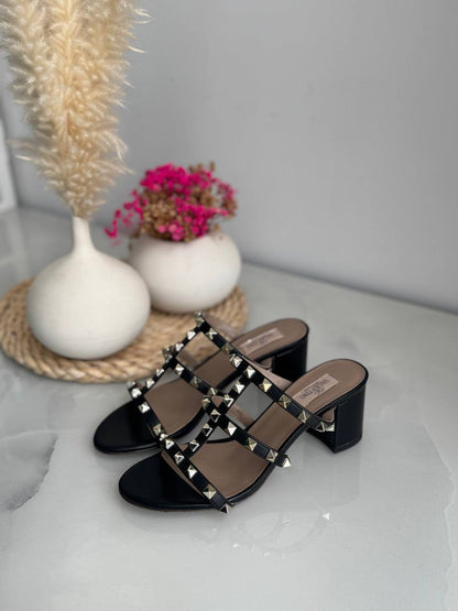 VALENTINO
*Vip quality*
*Size 36 to 41*
400 dhs✅

Zain113
♥️♥️♥️