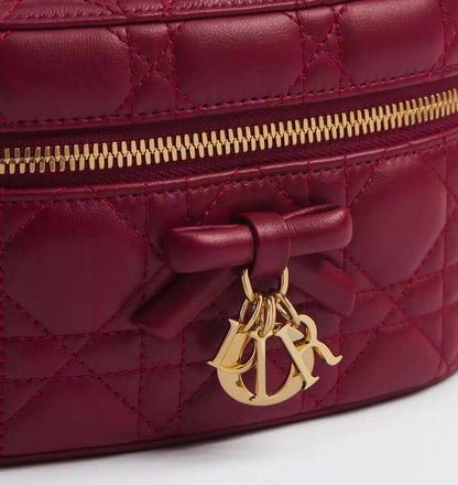Dior
120 dhs✅
good-quality with box

Zain28
♥️♥️♥️