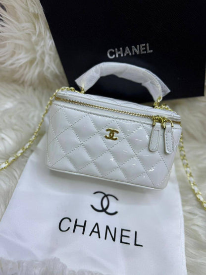 🌸 Chanel 24K
1⃣️ First quality +🎁
Size: 17.5 * 10 * 8 cm
85 dhs❤️
with box🎁

Zain115
♥️♥️♥️