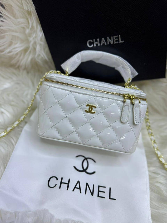 🌸 Chanel 24K
1⃣️ First quality +🎁
Size: 17.5 * 10 * 8 cm
85 dhs❤️
with box🎁

Zain115
♥️♥️♥️