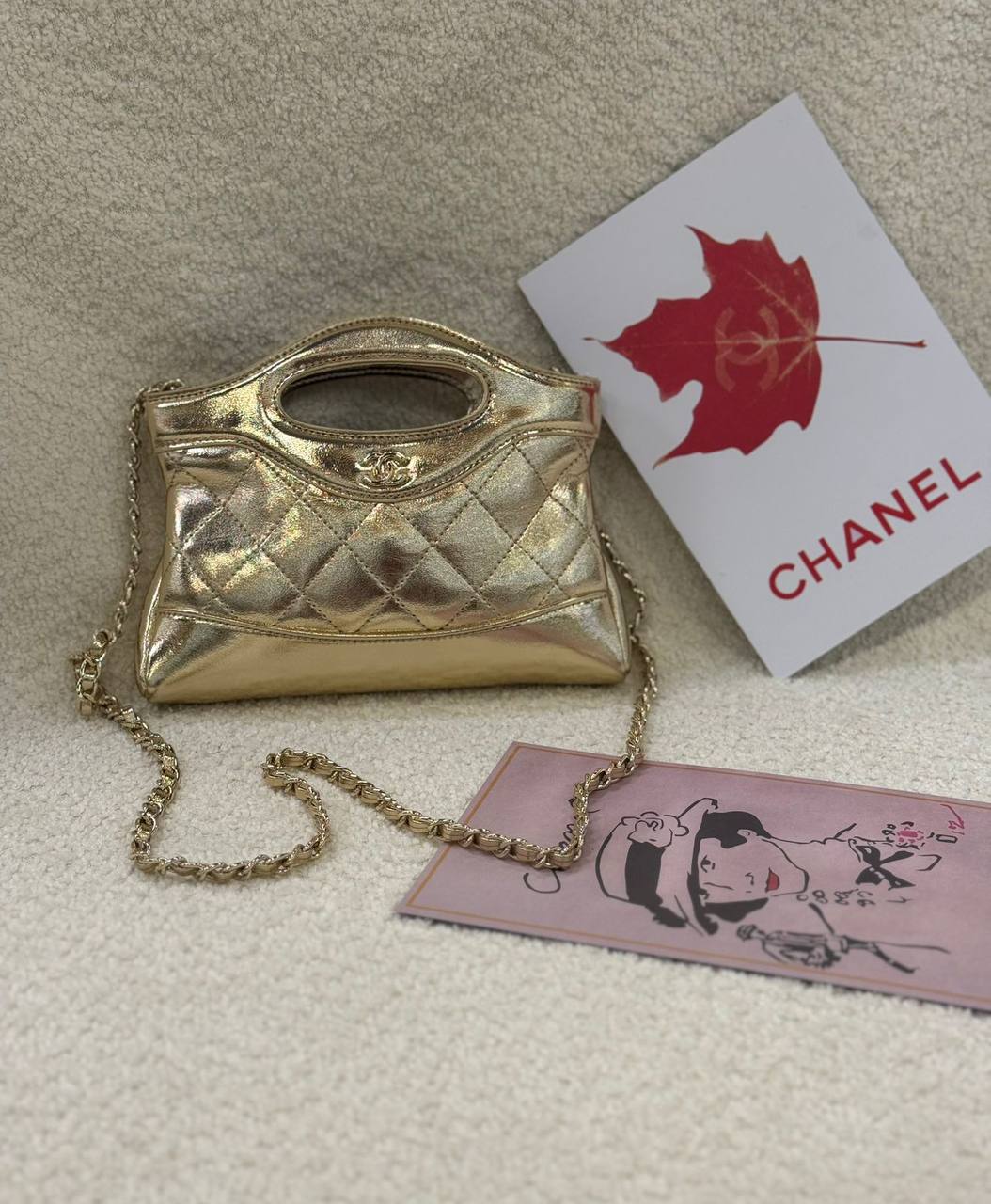 Chanel 
Master
 19Cm 

With Box
🎁🎁🎁

230 dhs✅

Zain131
♥️♥️♥️