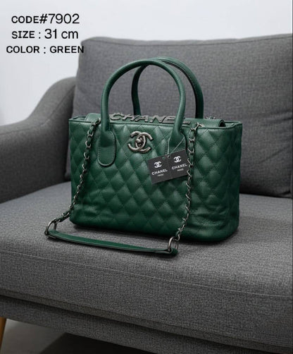 CHANEL ᴛᴏᴘ ʜᴀɴᴅʙᴀɢ
ᴄᴀᴠɪᴀʀ ʟᴇᴀᴛʜᴇʀ ᴍᴀᴛᴇʀɪᴀʟ
ᴘʟᴀᴛɪɴᴜᴍ ᴄᴏʟᴏʀ ʜᴀʀᴅᴡᴀʀᴇ
ғʟᴀᴘ ᴛᴡɪsᴛ ʟᴏᴄᴋ
ᴡɪᴛʜ ᴄʜᴀɴᴇʟ ʟᴏɢᴏ ʜᴀʀᴅᴡᴀʀᴇ
sɪᴢᴇ 31 cm
ᴡɪᴛʜᴏᴜᴛ BOX

105 dhs🪙🌨️

Zain31
♥️♥️♥️