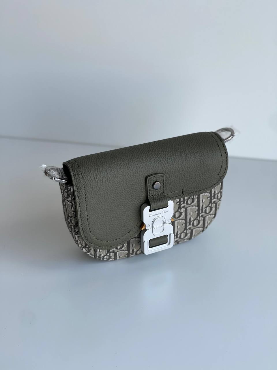 DIOR
750 dhs✅
*CROSS BAG*
*Available Now*

Zain284
♥️♥️♥️