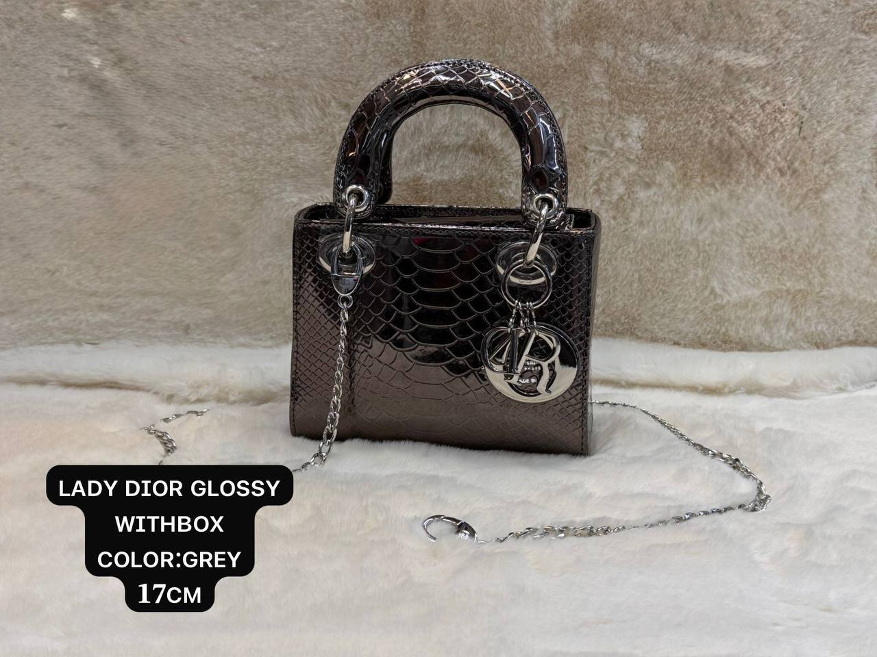 Chanel ᴘᴀʀᴛʏ ʙᴀɢ 
ɢᴏʟᴅᴛᴏɴᴇ/ʟᴏɴɢ ᴄʜᴀɪɴ
ᴡɪᴛʜʙᴏx🎁🎁🎁

ʟᴀᴍʙsᴋɪɴ ᴍᴀᴛᴇʀɪᴀʟ
sɪᴢᴇ:𝟐𝟓ᴄᴍ
100 dhs💓

Zain56
♥️♥️♥️