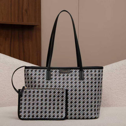 Tory Burch
95 dhs❣️

Zain07
♥️♥️♥️