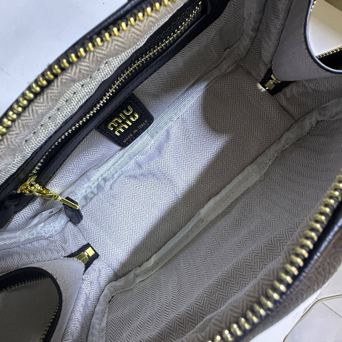 MIU MIU 

COPY ONE 
RESTOCK

 WITH BOX 
230 dhs🇦🇪🇦🇪

Zain295
♥️♥️♥️