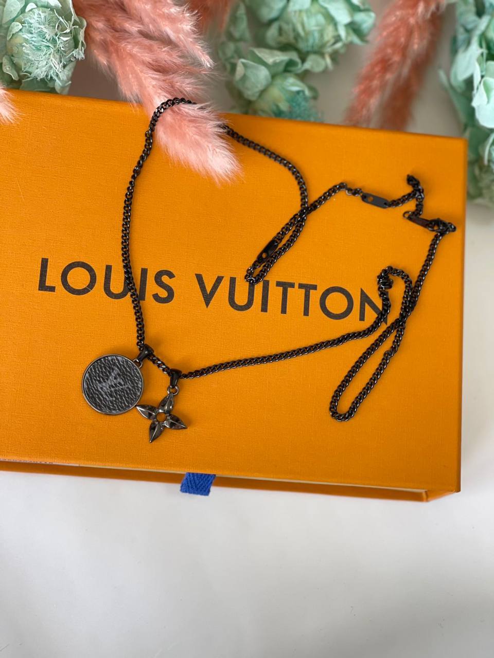 *😍Lv / Hermes😍*
*New Men necklace*
*Super master quality* 
260 dhs🪙🖤

Zain179
♥️♥️♥️