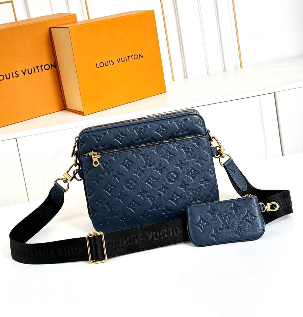 LV SLING BAG 
3 IN 1 
 GOOD QUALITY
 WITH BOX
120 dhs🇦🇪🇦🇪

Zain295
♥️♥️♥️